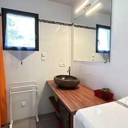 Ferienhaus Maison Calme Avec Jardin Clos, 800m - 2 Chambres, Bbq, Parking Prive, Wifi - Fr-1-224b-116 La Guérinière