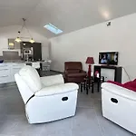 Prázdninový dům Maison Calme Avec Jardin Clos, 800m - 2 Chambres, Bbq, Parking Prive, Wifi - Fr-1-224b-116 *