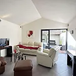 Maison Calme Avec Jardin Clos, 800m - 2 Chambres, Bbq, Parking Prive, Wifi - Fr-1-224b-116 *