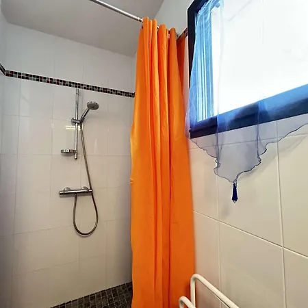 Holiday home Maison Calme Avec Jardin Clos, 800m - 2 Chambres, Bbq, Parking Prive, Wifi - Fr-1-224b-116
