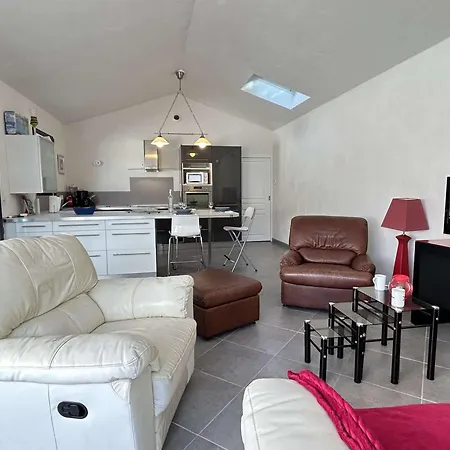 Maison Calme Avec Jardin Clos, 800m - 2 Chambres, Bbq, Parking Prive, Wifi - Fr-1-224b-116