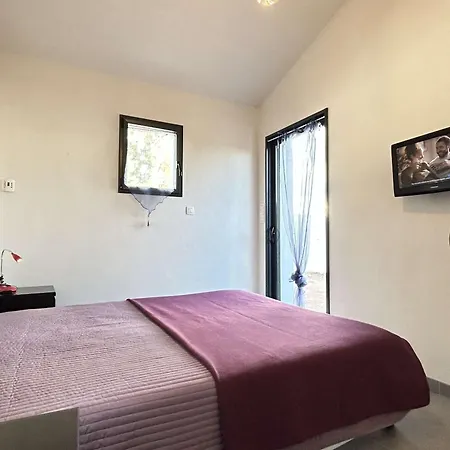 Maison Calme Avec Jardin Clos, 800m - 2 Chambres, Bbq, Parking Prive, Wifi - Fr-1-224b-116 Holiday home
