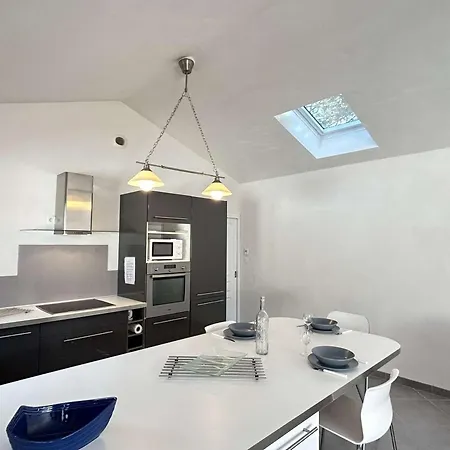 Maison Calme Avec Jardin Clos, 800m - 2 Chambres, Bbq, Parking Prive, Wifi - Fr-1-224b-116