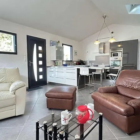 Vakantiehuis Maison Calme Avec Jardin Clos, 800m - 2 Chambres, Bbq, Parking Prive, Wifi - Fr-1-224b-116