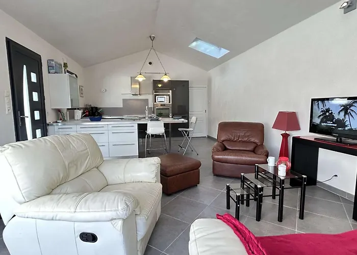 Maison Calme Avec Jardin Clos, 800m - 2 Chambres, Bbq, Parking Prive, Wifi - Fr-1-224b-116